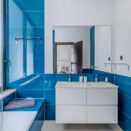 4 Bedroom Villa Private Heated Pool וילה