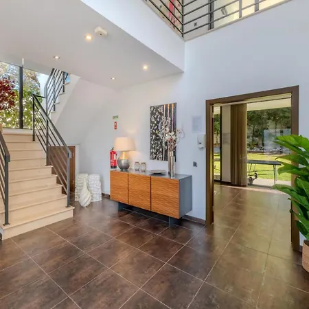 4 Bedroom Villa Private Heated Pool *