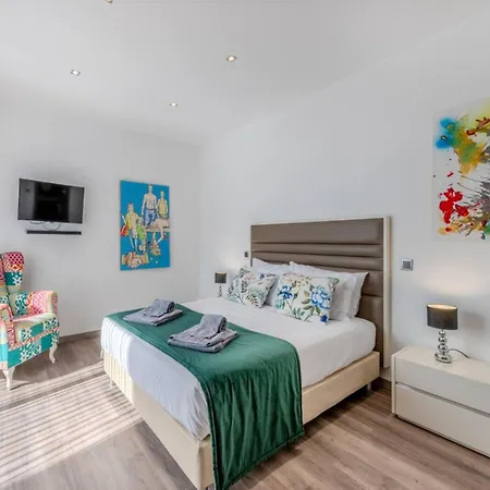4 Bedroom Villa Private Heated Pool *