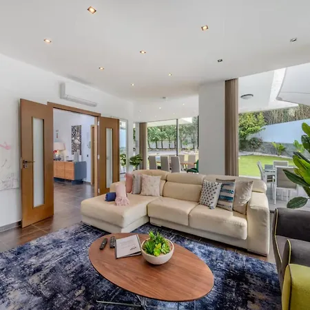 4 Bedroom Villa Private Heated Pool Vila