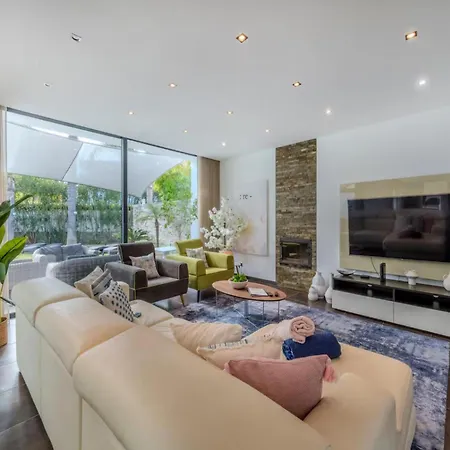 4 Bedroom Villa Private Heated Pool