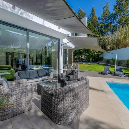 Villa 4 Bedroom Villa Private Heated Pool *