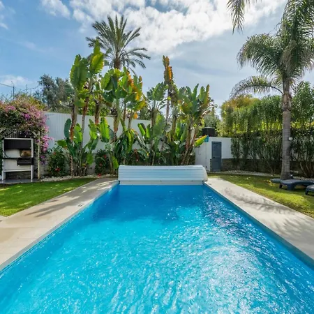 4 Bedroom Villa Private Heated Pool *