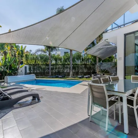 4 BR Villa Private Heated Pool Villa Albufeira