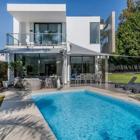 Villa 4 BR Villa Private Heated Pool Albufeira